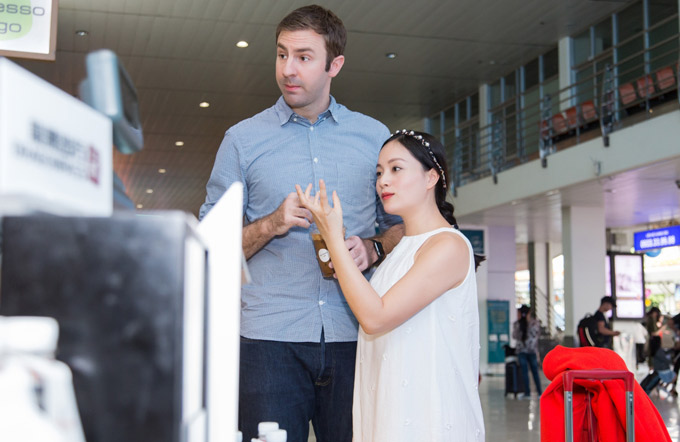 Lan Phương lần đầu xuất hiện bên bạn trai Tây cao lớn